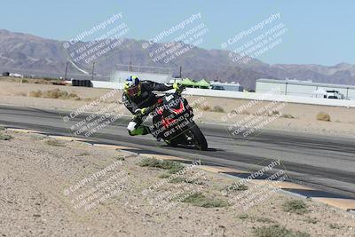 media/Oct-30-2025-Racers Edge (Thu) [[dabbdaf680]]/3-B Group/Session 3 (Turn 15 Inside)/